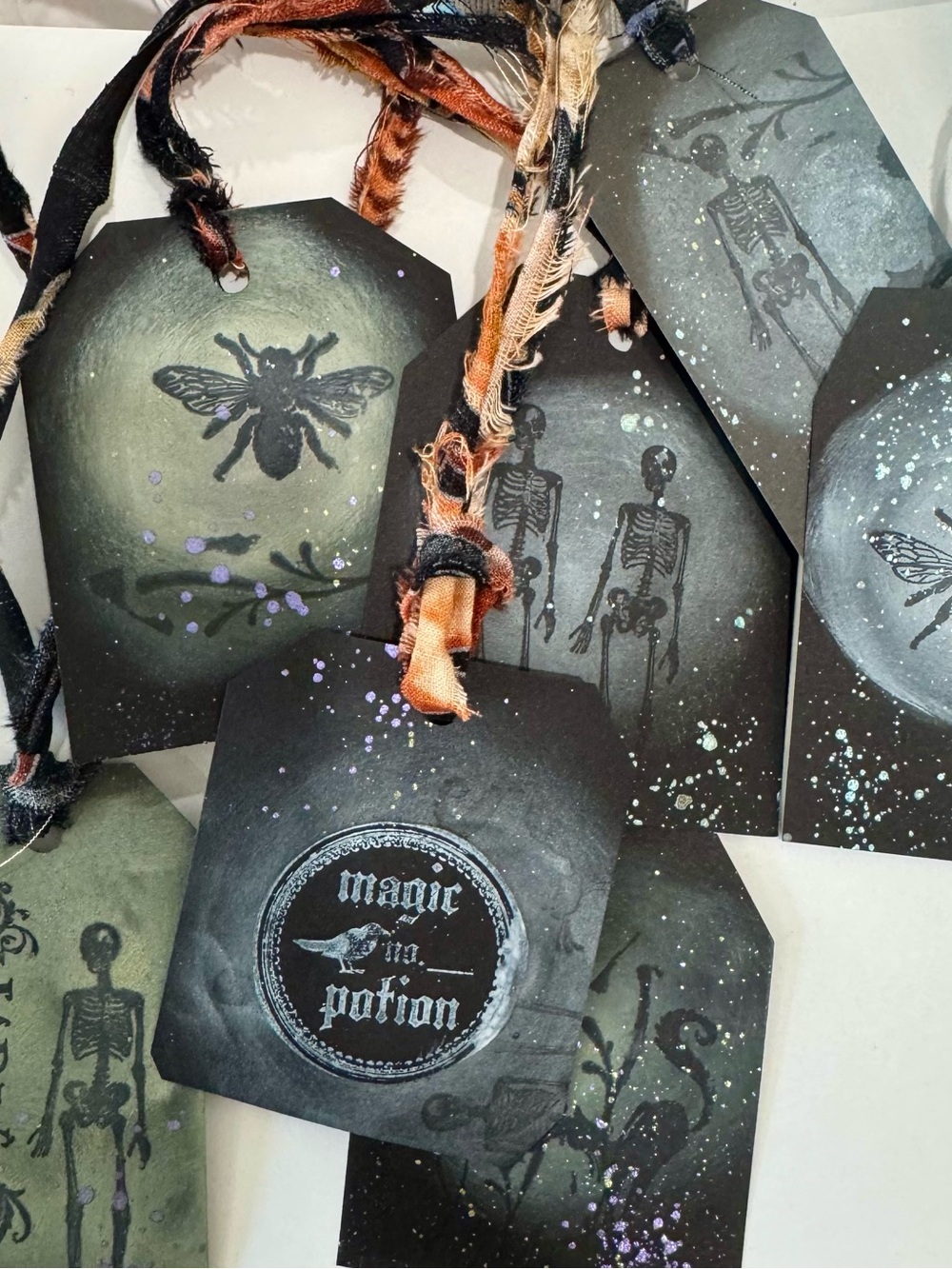 10 Spooky handcrafted gift tags